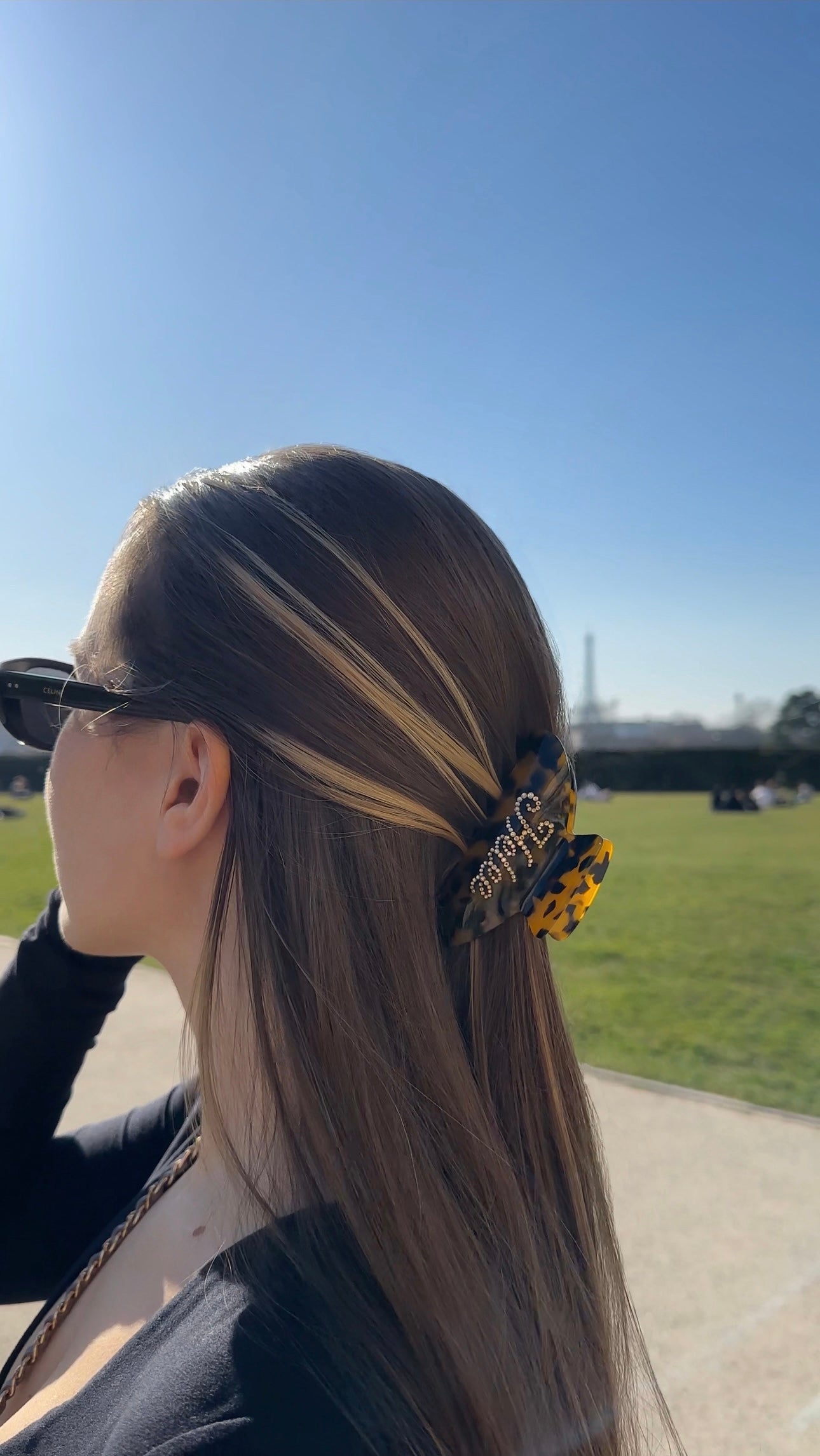 Custom Acetate Helee hair comb, Rhinestone hair combs Paris, Midnight mercury blue, Pearl hair accessories Helee, Handcrafted hair combs, Personalized hair combs, custom hair accessories, hair accessory, Parisian combs, paris accessory, Helee hair combs, french hair accessories, french custom combs, Pearl-studded hair combs, Parisian hair jewelry, helee, Elegant acetate hair combs, French chic hair combs, Handmade hair jewelry Paris, Peignes Helee, Peignes en acétate personnalisés, Peignes personnalisés, Accessoires capillaires Helee Paris, accessoire cheveux, peigne cheveux, peigne en acetate, vis parisienne, paris vibes, parisian chic, salle de bain parisienne, paris bathroom, bathroom accessories, hair care, bathroom in paris